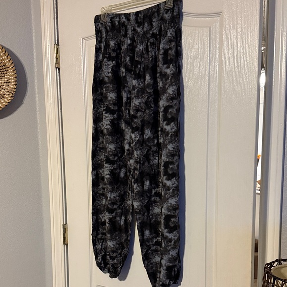 Harem Black and Gray Patterned Pants - Picture 2 of 7